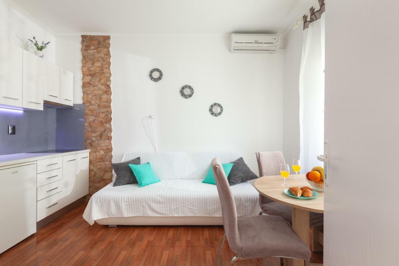 Apartments R Макарска Екстериор снимка