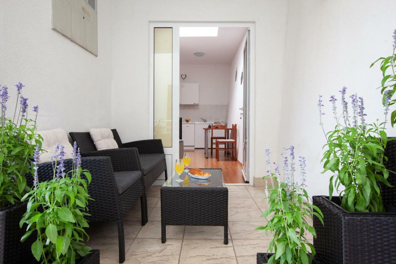 Apartments R Макарска Екстериор снимка